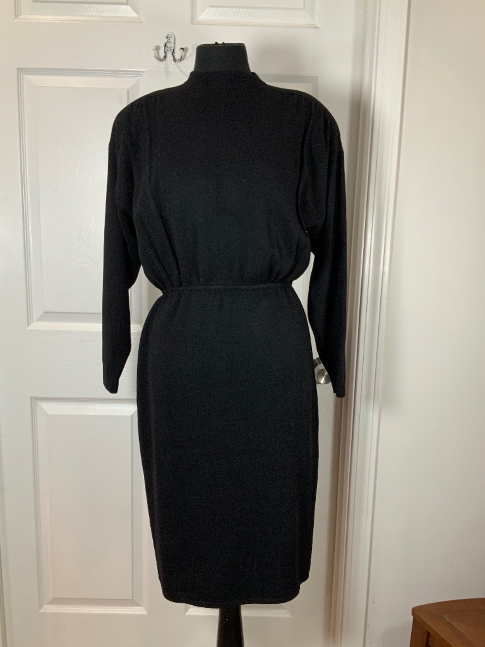 Vintage St. John Black Knit Sheath Dress Long Sleeve Quiet Luxury Size 8 - Picture 8 of 8